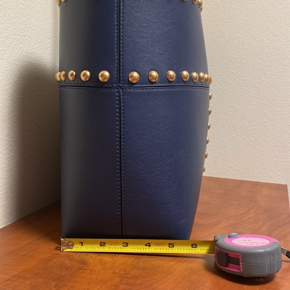 Tory Burch Block T Tote, Navy and Gold. - Picture 3 of 12